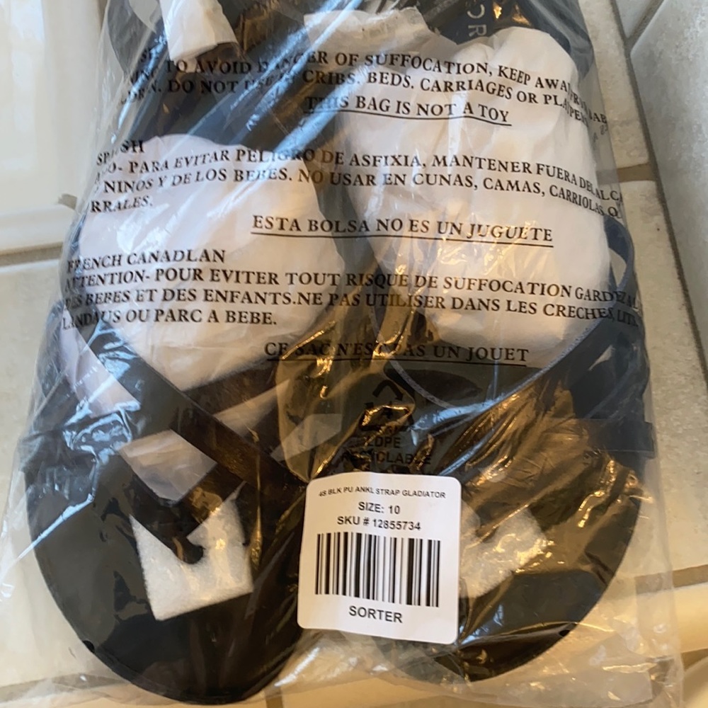 Size 10 New Black Straps flat sandal